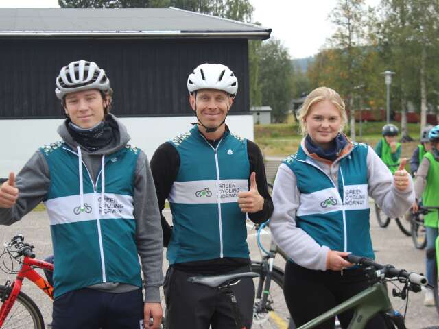Jonas Orset (midten) og medhjelperne fra Green Cycling Norway.